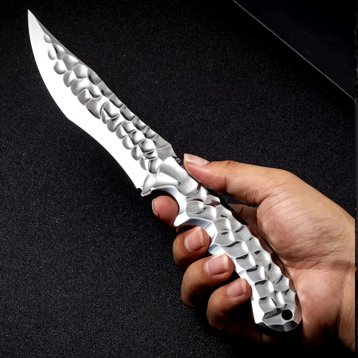 Frostfang Draconite Edge: coltello da caccia VG10