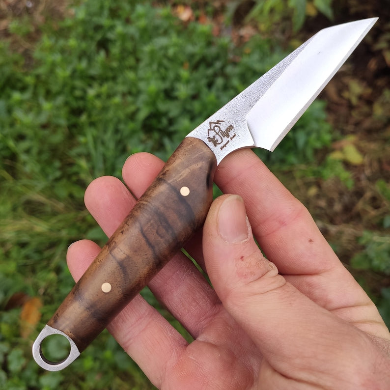 Coltello a lama fissa Wharncliffe EDC con fodero in pelle, realizzato in acciaio Sleipner e noce turco.